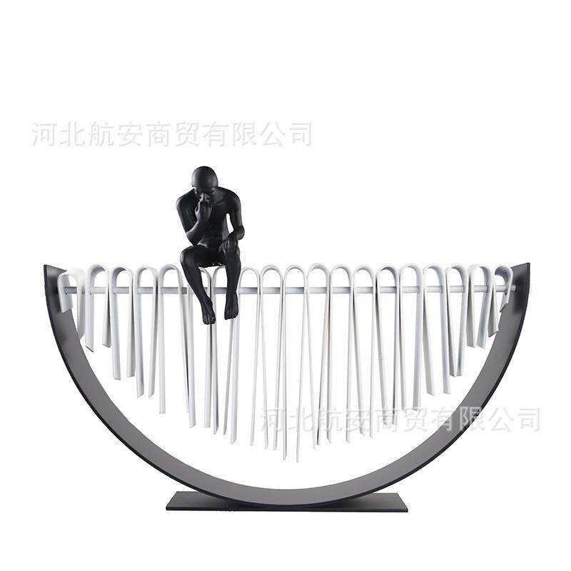 现代简约创意铁艺树脂人物摆件样板房售楼处茶几电视柜软装饰品
