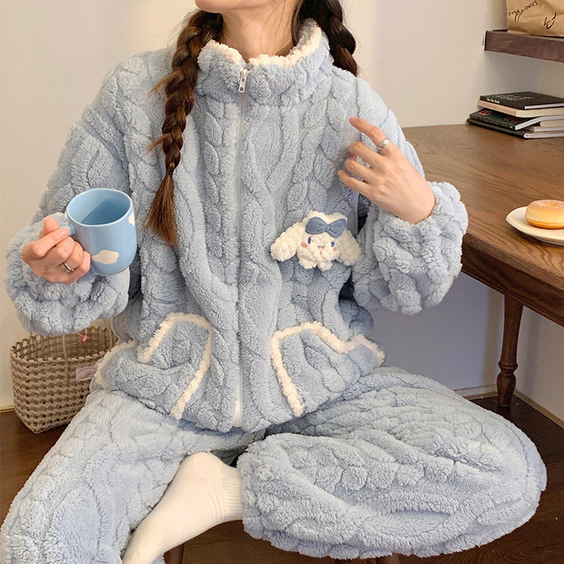 睡衣秋冬女保暖珊瑚绒加厚加绒拉链提花绒冬天可爱卡通情侣