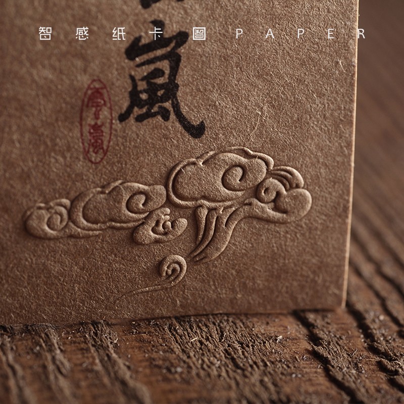 吊牌定做复古牛皮纸免费设计印刷制作无色凹凸烫金水晶字工艺