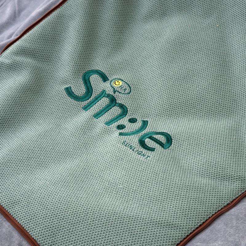 20垫款25新款雪尼尔晶绒水微笑抱枕MM-2025被小马靠被款灯芯绒小