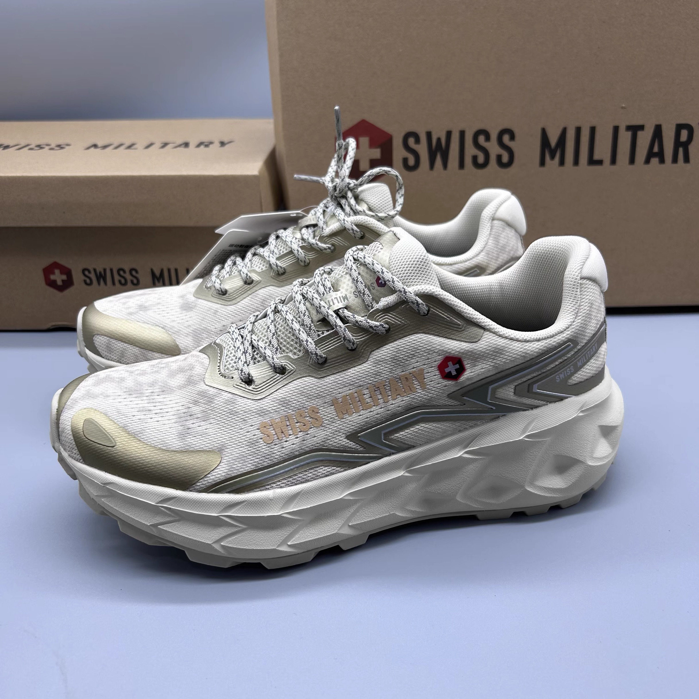 swissmilitary秋款宽头潮流男女运动鞋户外跑步商务宽脚弹力超软