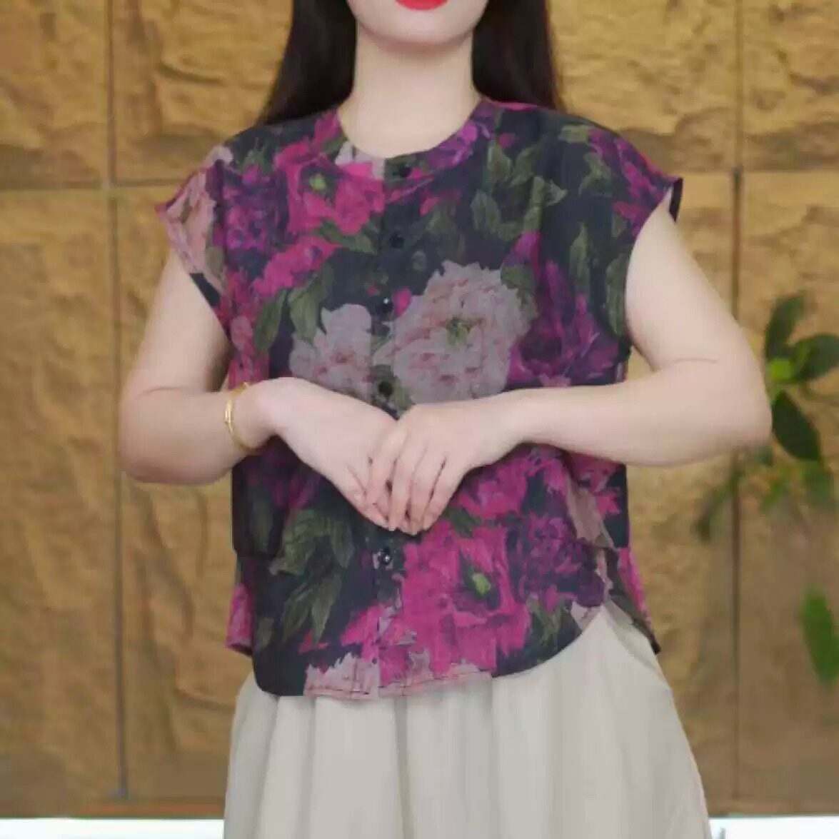 2026年夏季棉麻圆领印花短袖衬衫女夏宽松开衫减龄透气上衣妈妈装