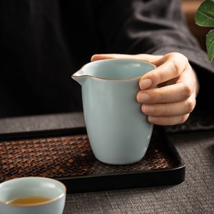 天青汝窑公道杯陶瓷泡茶杯家用公杯分茶杯倒茶器高端茶海茶具配件