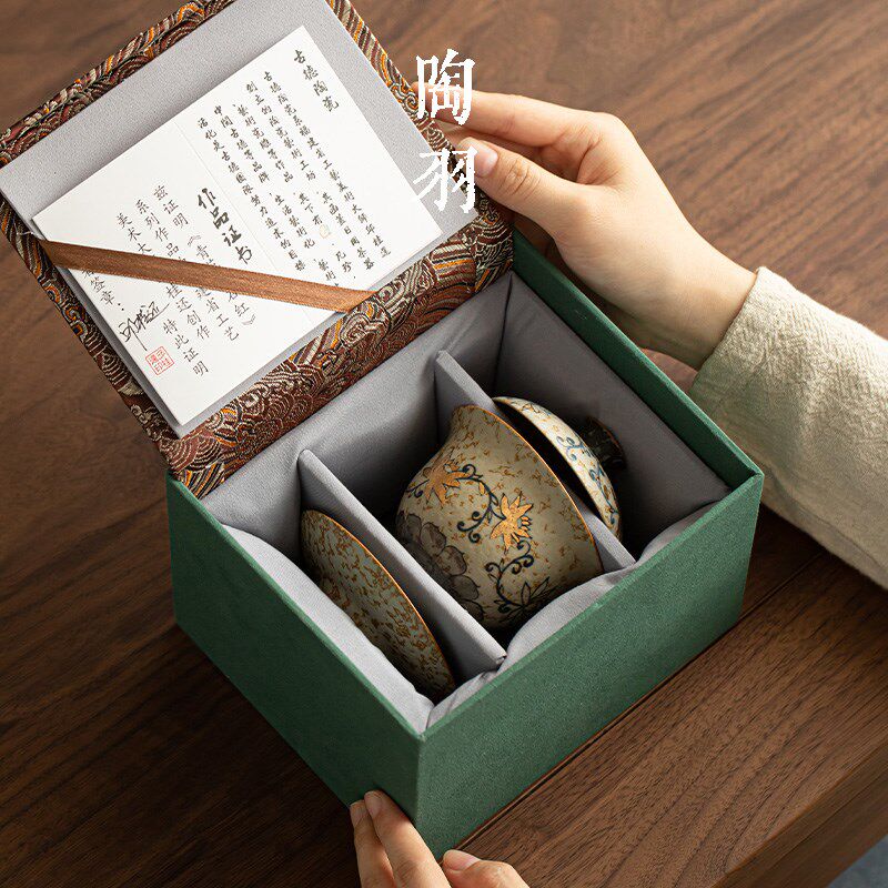 缠枝莲手绘青花火石红三才盖碗茶杯E家用复古陶瓷带盖茶碗功夫茶