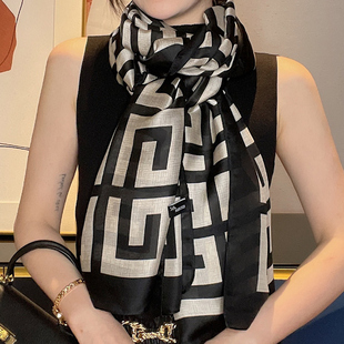 高级感丝巾2023新款冬季围巾女D薄款披肩今年流行时尚爆款百搭