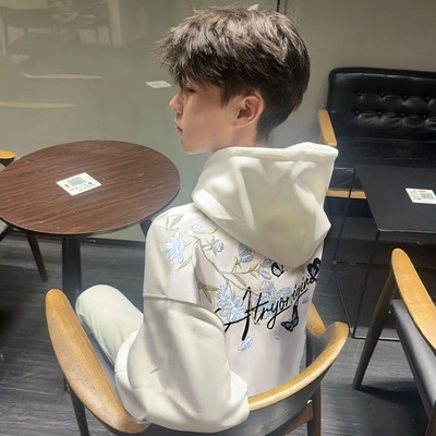 国潮花卉刺绣连帽卫衣男