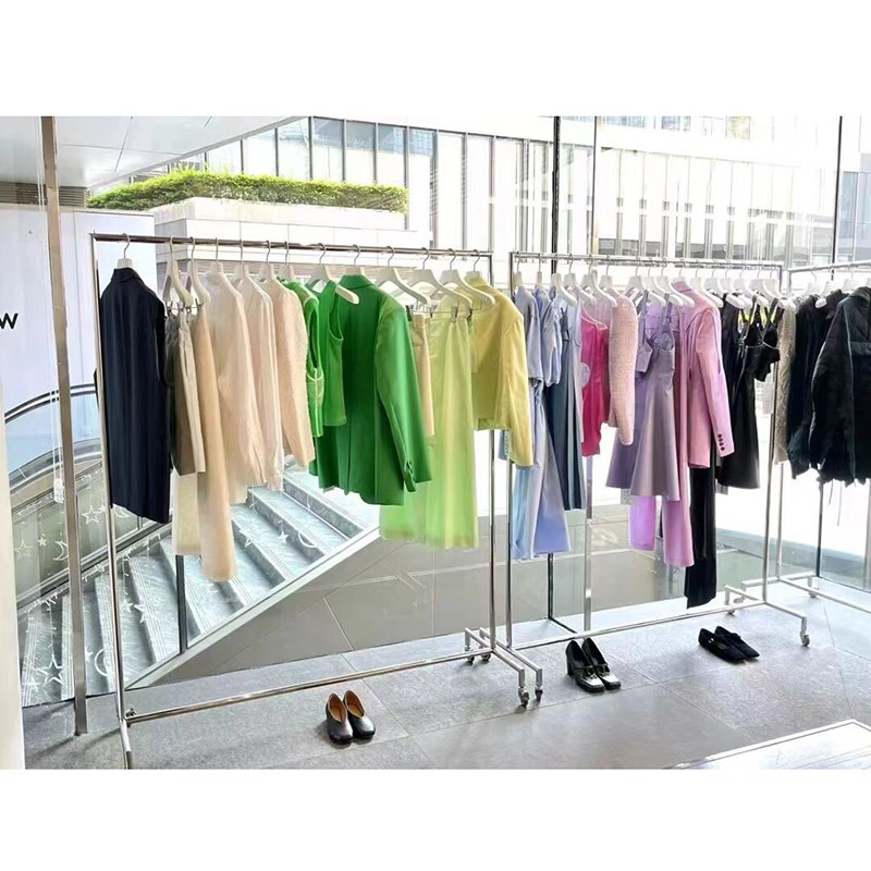 女装店展示架不锈钢落地式挂衣架实体店陈列侧挂带轮移动货架童装
