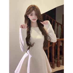 气场强大轻奢连衣裙女长袖短款白色裙子秋冬季内搭绝美礼服千金风
