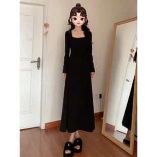 赫本风连衣裙女秋冬季配大衣内搭黑色晚礼服方领裙子微胖巨好看