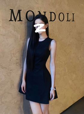 黑色无袖绝美连衣裙女短款高级感显瘦a字漂亮小黑裙子赫本风收腰