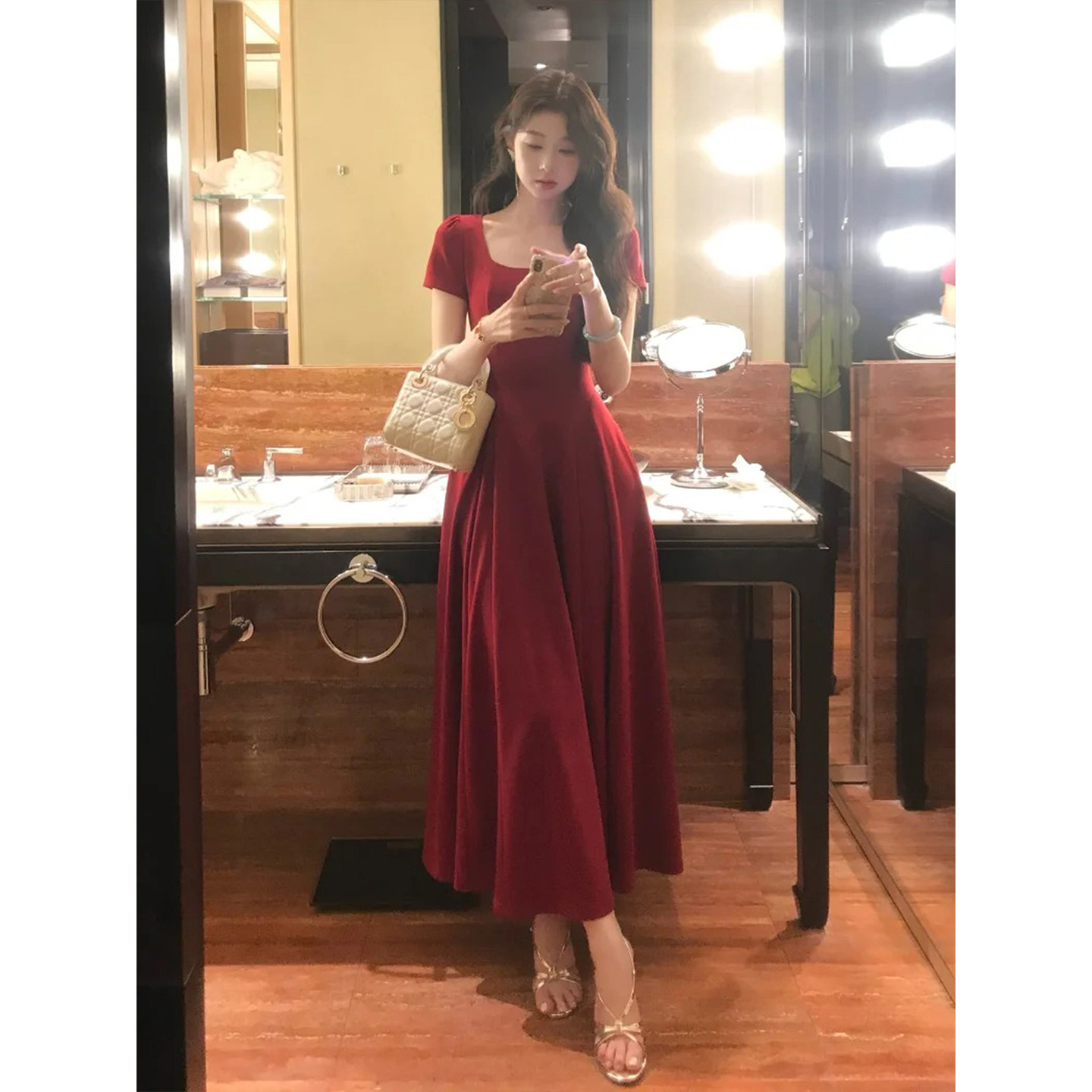 红色连衣裙女轻奢独特漂亮订婚礼服敬酒夏天长裙子新娘便装新款