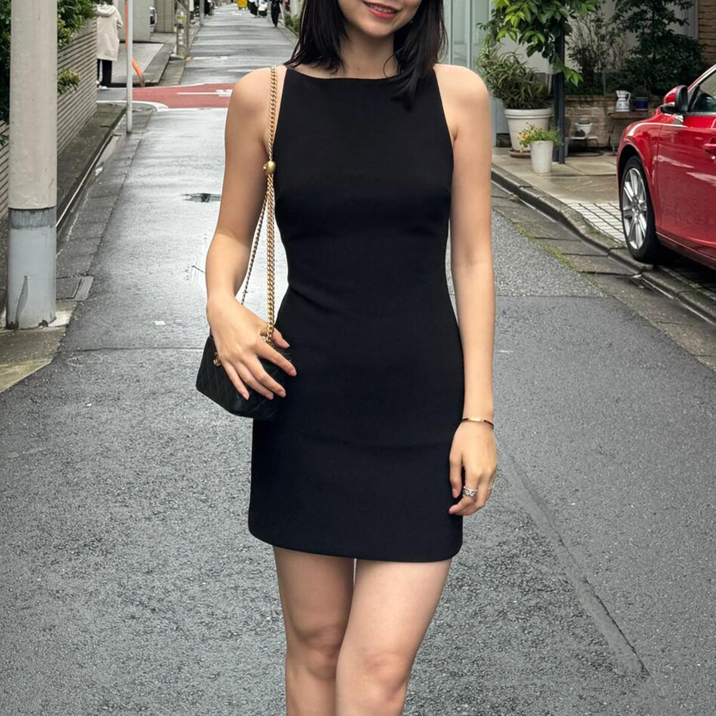 黑色吊带连衣裙修身赠运费险图片