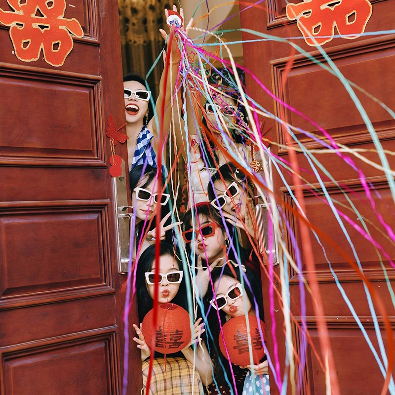 手抛彩带结婚接亲礼庆祝派