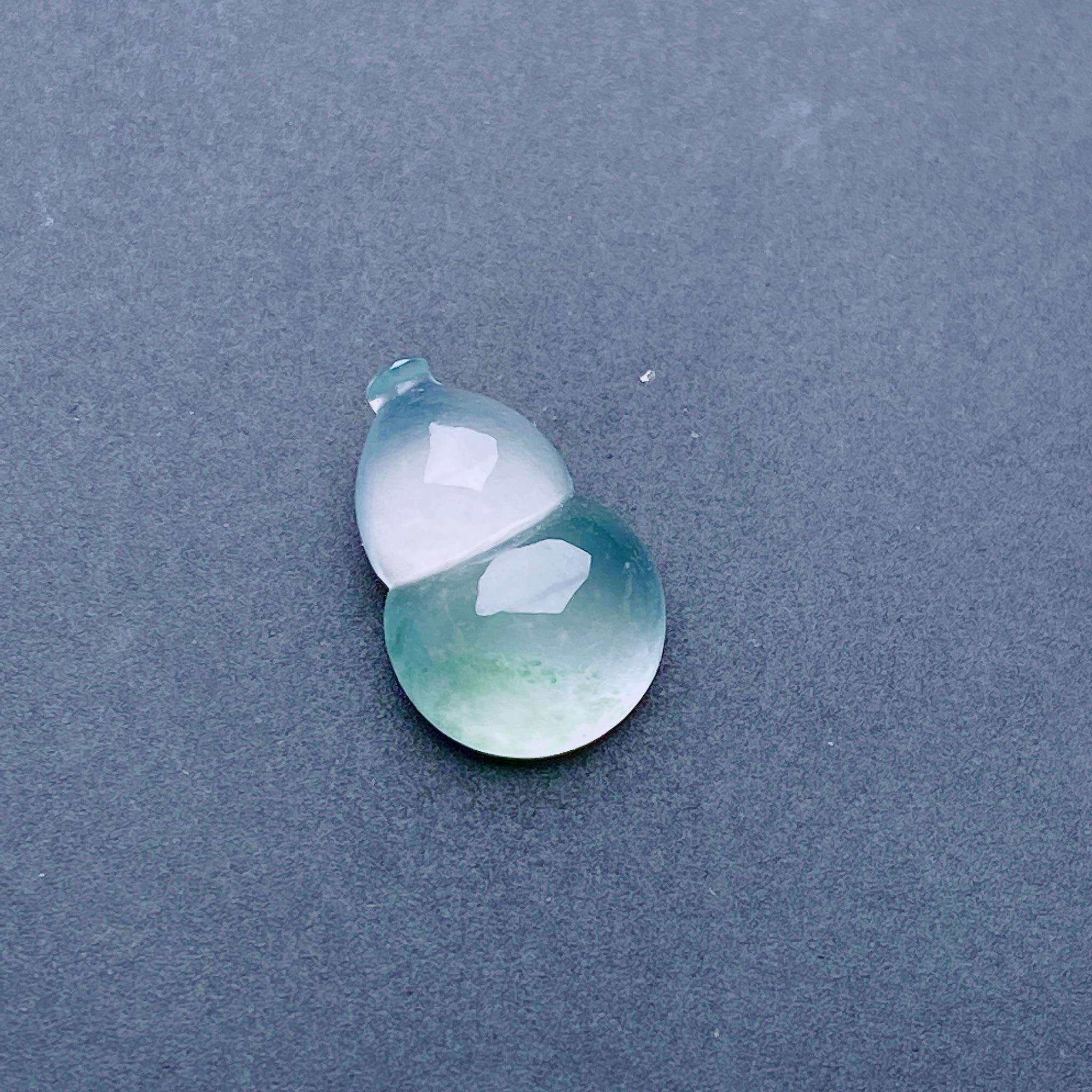 缅甸天然翡翠a货高冰飘花葫芦裸石fxj,尺寸:13-8.5-4.3mm