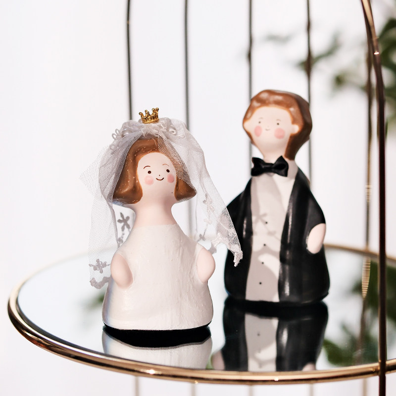 新婚礼物摆件陶瓷家居装饰桌面可爱手工结婚新人新郎喜娘喜庆婚纱