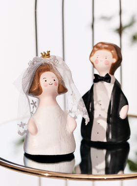 新婚礼物摆件陶瓷家居装饰桌面可爱手工结婚新人新郎喜娘喜庆婚纱