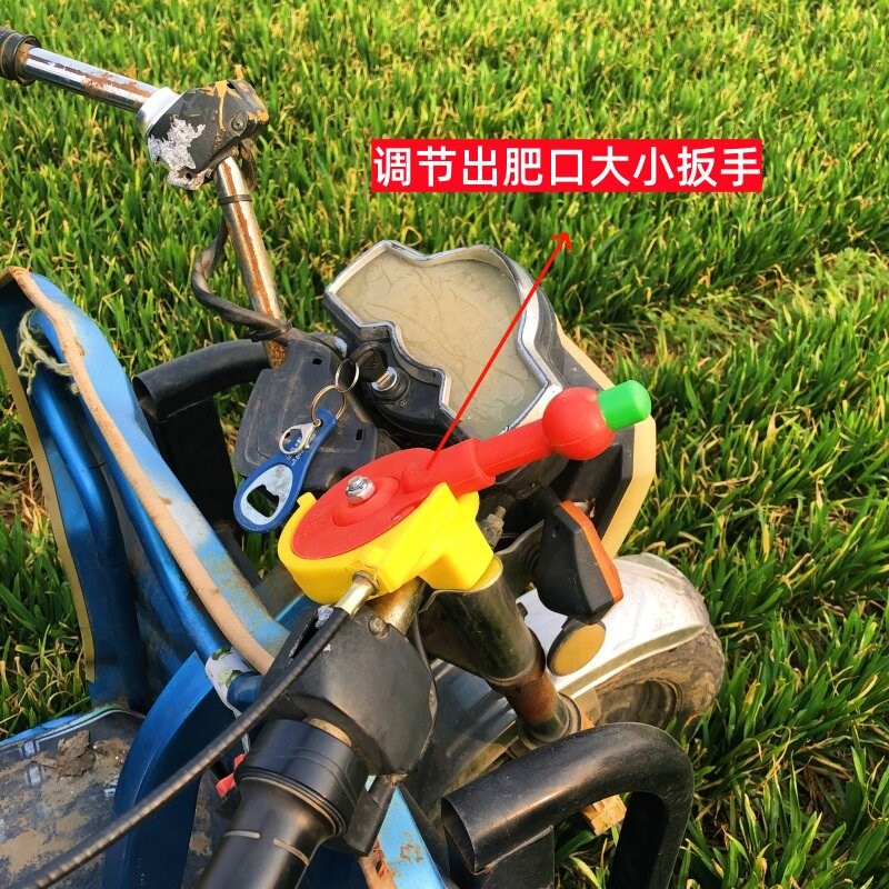 三轮后挂电动施肥机拖拉机前置撒肥料机器农业施肥机器电动撒肥机