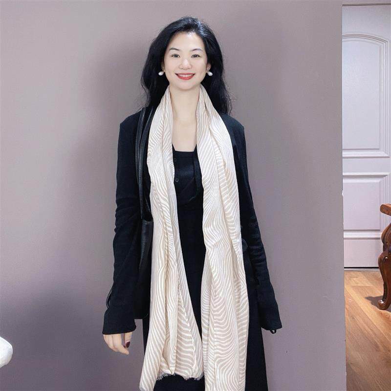优雅气质!米色条纹围巾女士冬季高级感春秋薄款棉麻保暖围脖披肩
