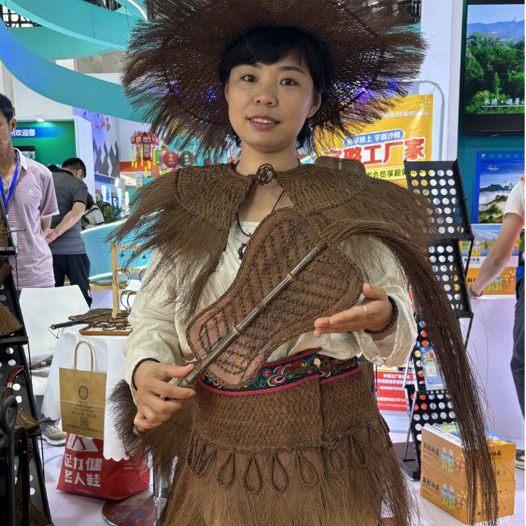 厂家供应酒店大厅挂架支持批发民宿茶馆棕制品蓑衣立体古风装饰