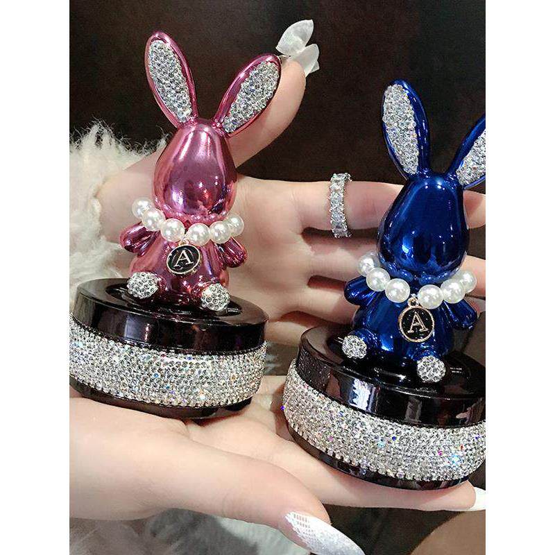 兔子汽车摆件新款镶钻闪高档车载香薰创意可爱车内中控台情侣礼物