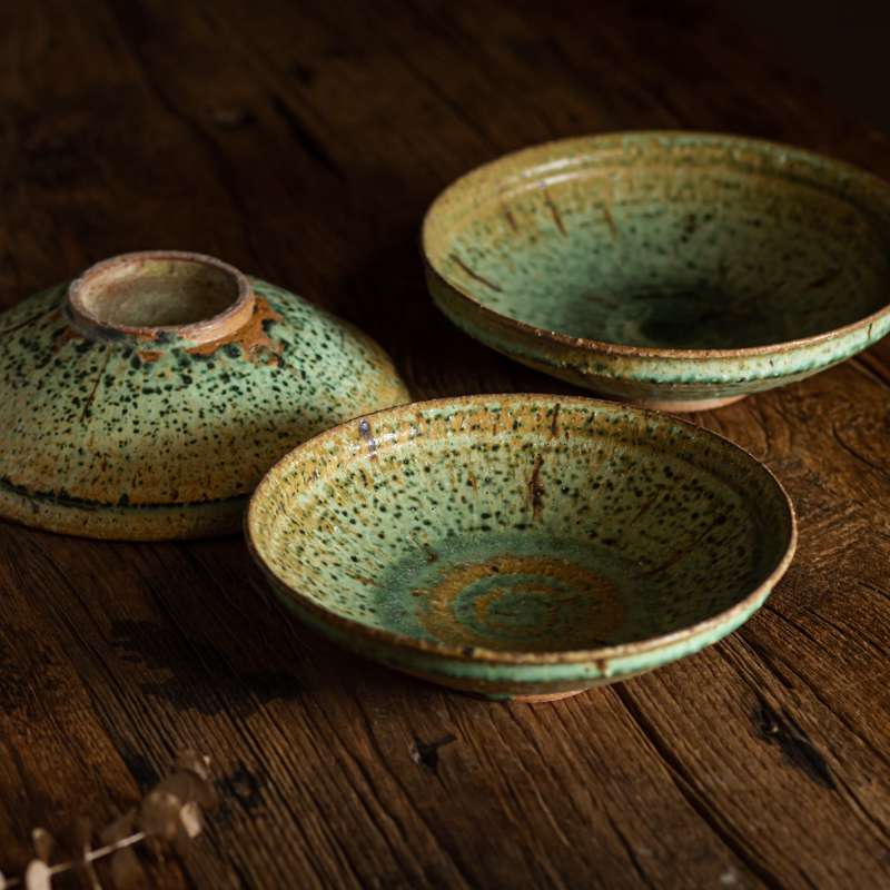 柴绿粉引圈足斗笠盘复古手工窑变粗陶菜盘水果盘茶点盘点心盘
