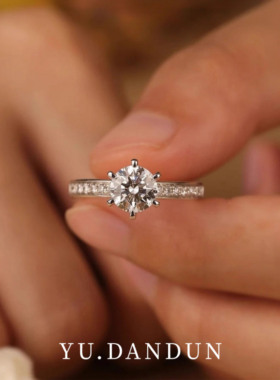 莫桑戒指六爪钻满镶嵌1克拉