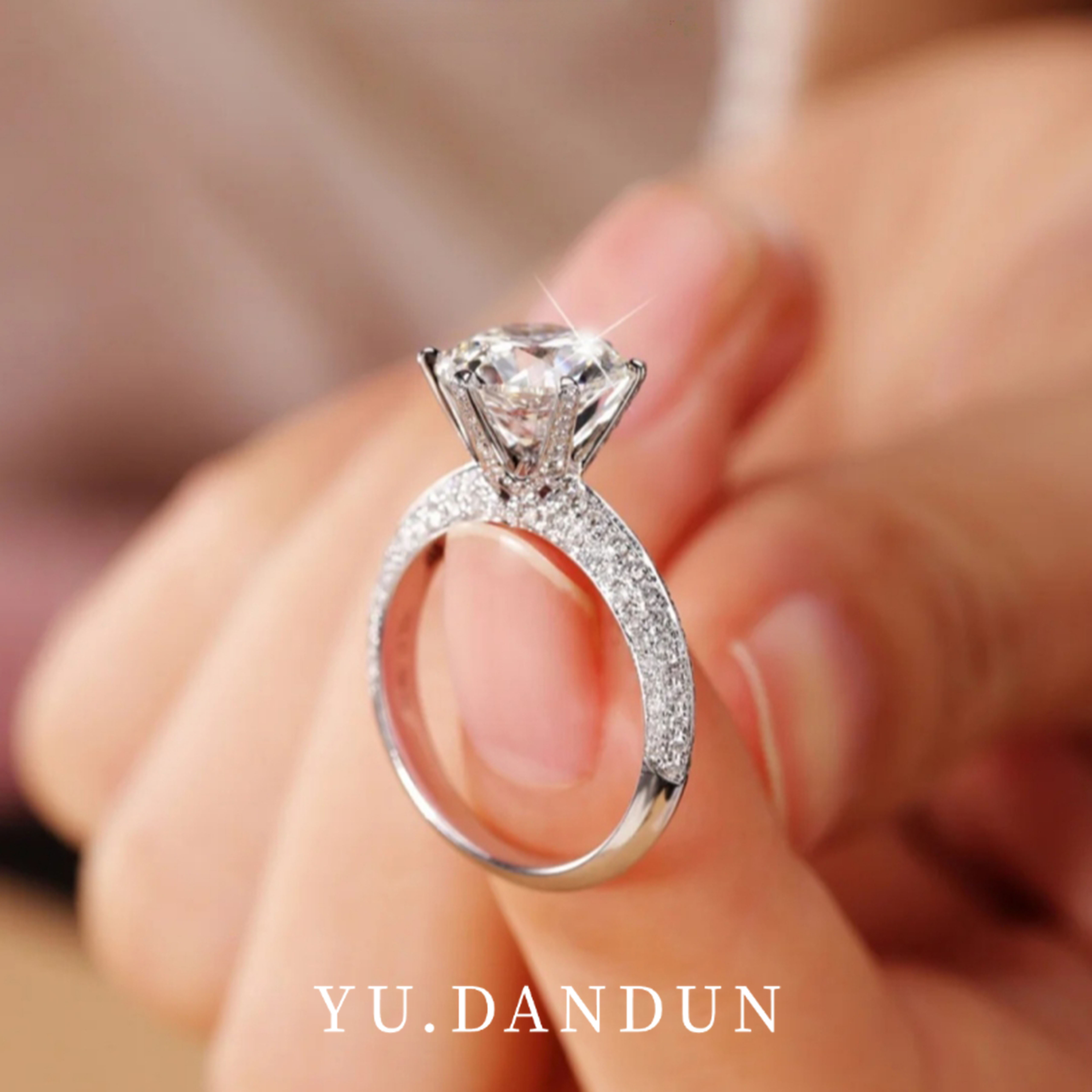 莫桑戒指1克拉半壁江山钻T家