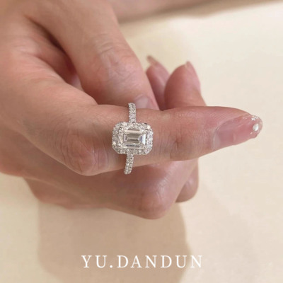 莫桑戒指宝塔长方钻满镶嵌闭口戒