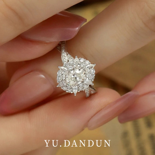 YUDANDUN莫桑戒指1克拉鸽子蛋重工镶钻设计新款奢华高级感钻戒女