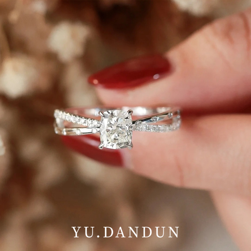 YUDANDUN莫桑戒指1克拉肥长方钻戒X型戒臂原创新款精致小众通勤女