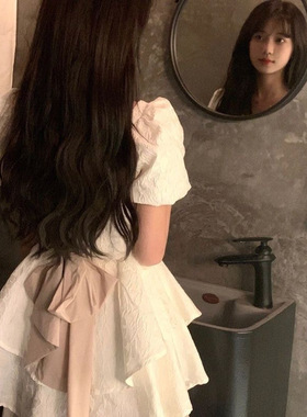 法式蝴蝶结在逃公主蓬蓬连衣裙白色高级感小个子纯欲甜辣泡泡袖夏