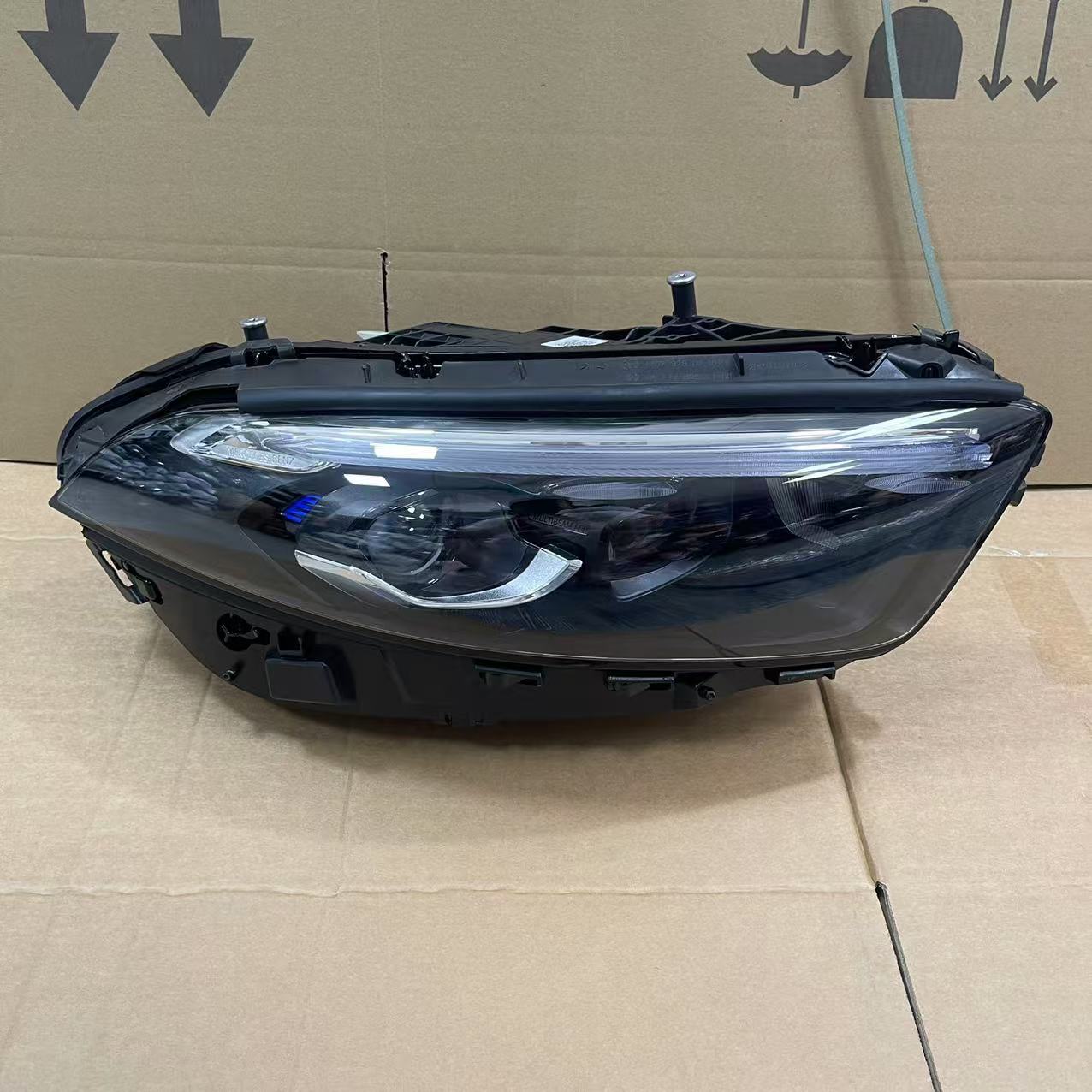 适用于奔驰A级 B级GLA  CLA 117 176 177 246 247大灯总成LED大灯