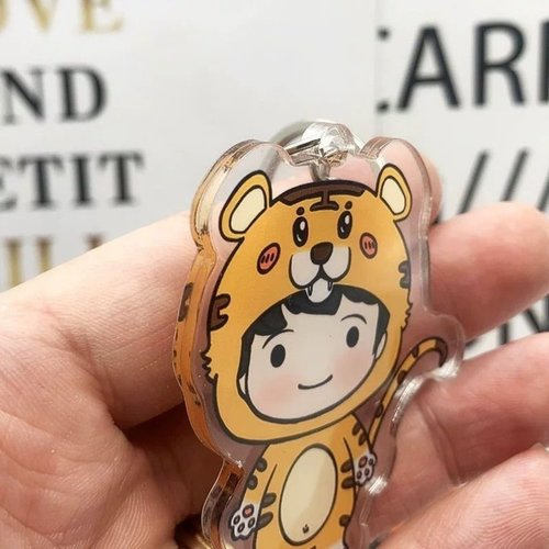 亚克力钥匙扣定制桌面摇摇挂件照片明星diy卡通动漫立牌摆件