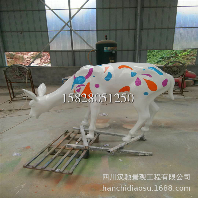 鹿雕塑 玻璃钢 创意美陈 玻璃钢卡通公仔雕塑 彩绘梅花鹿长颈鹿