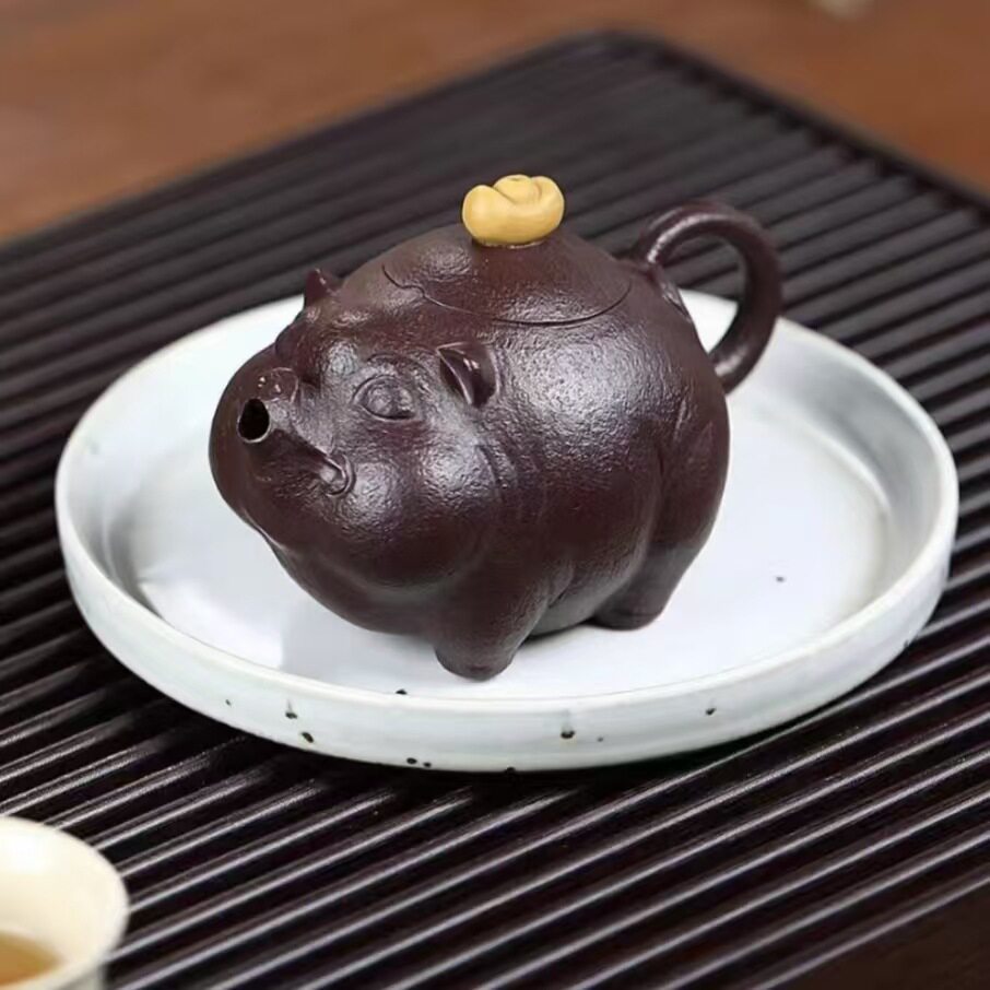 宜兴紫砂壶猪壶手工原矿动物元宝猪壶雕塑原矿紫金泥茶具套装批发
