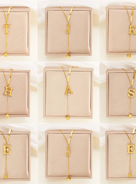 跨境项链不掉色女不锈钢通孔字母项链秋冬高级方块流苏吊坠锁骨