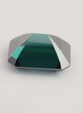 厂家供应莫桑石裸石 莫桑钻裸石彩色祖母绿切长方倒角车平深绿色