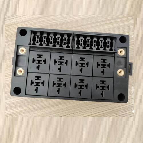 厂家直销202-12G12路保险丝8路继电器保险丝座汽车发动机控制盒子