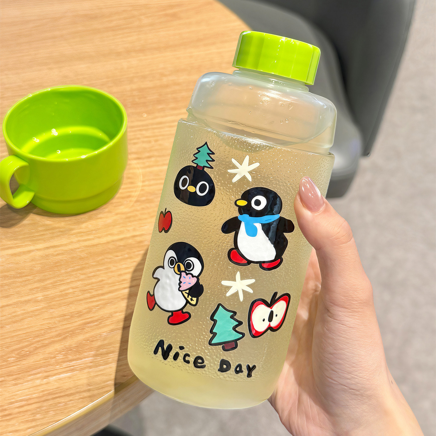 冷水壶家用凉水壶带盖大容量耐高温食品塑料密封不漏泡茶壶饮料桶