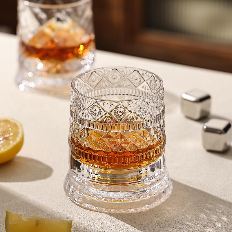 高级感浮雕玻璃杯威士忌酒杯女生创意旋转洋酒杯啤酒杯高颜值水杯
