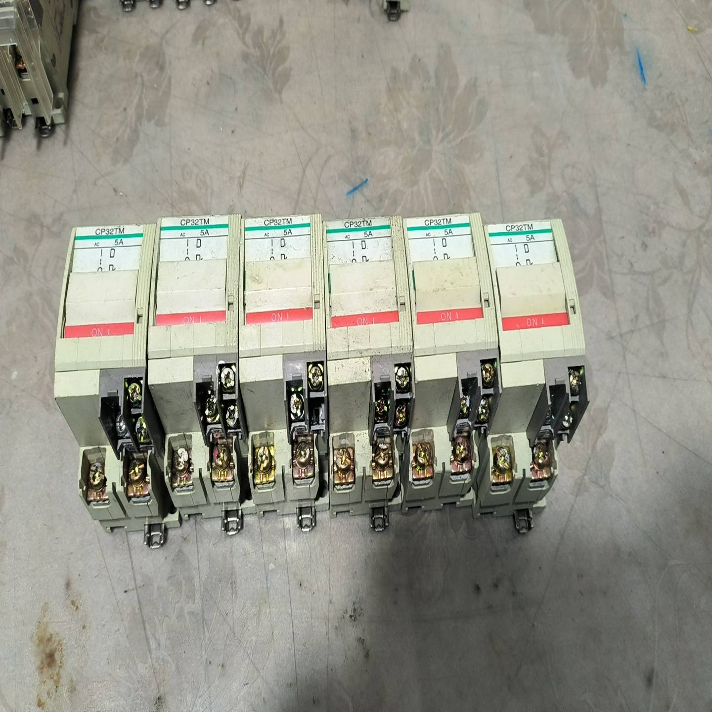 富士断路器CP32TM/5W实物图，CP32TM有6个，~询价