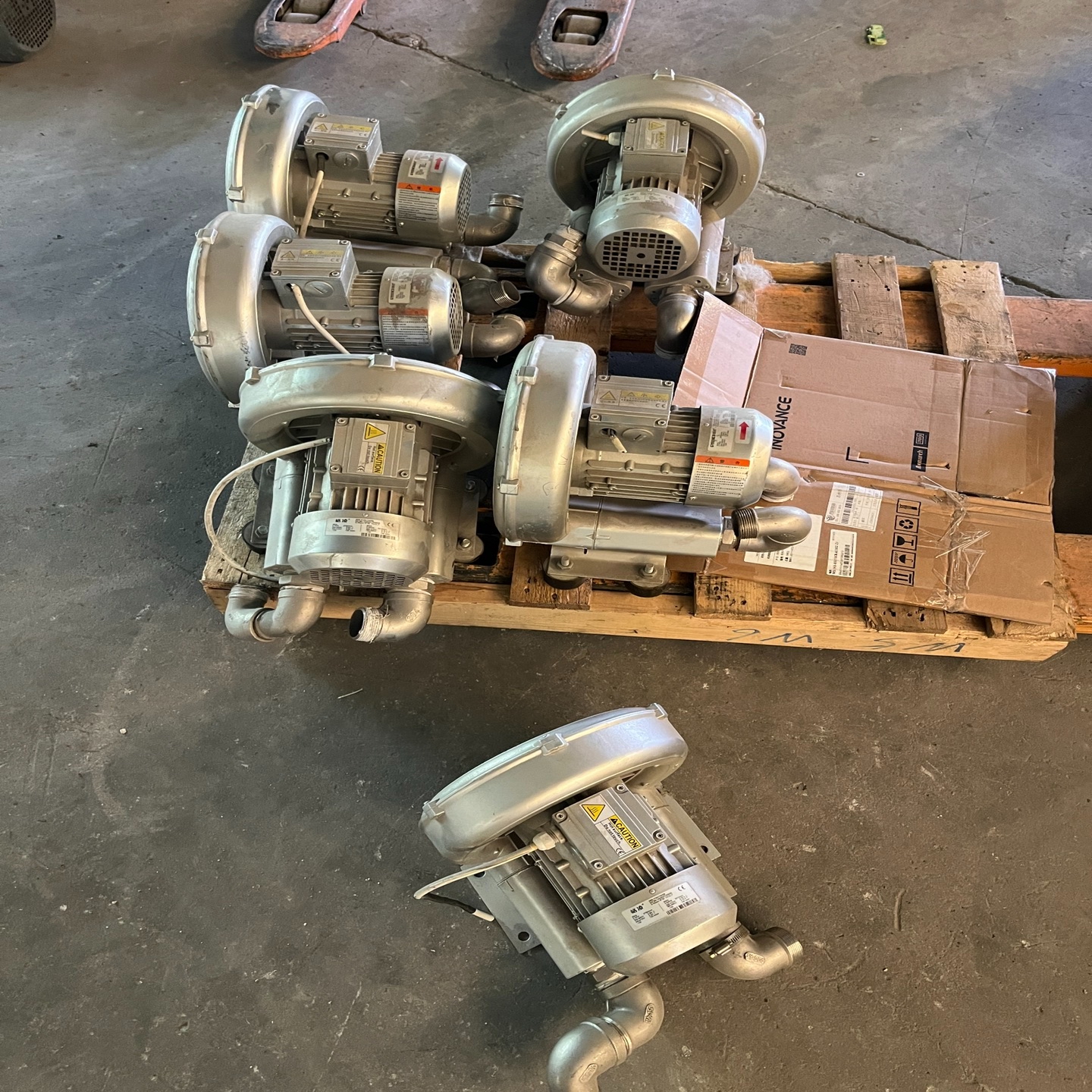 格凌高压风机，原装无修，工作正常，成色如图，型号2rb410--