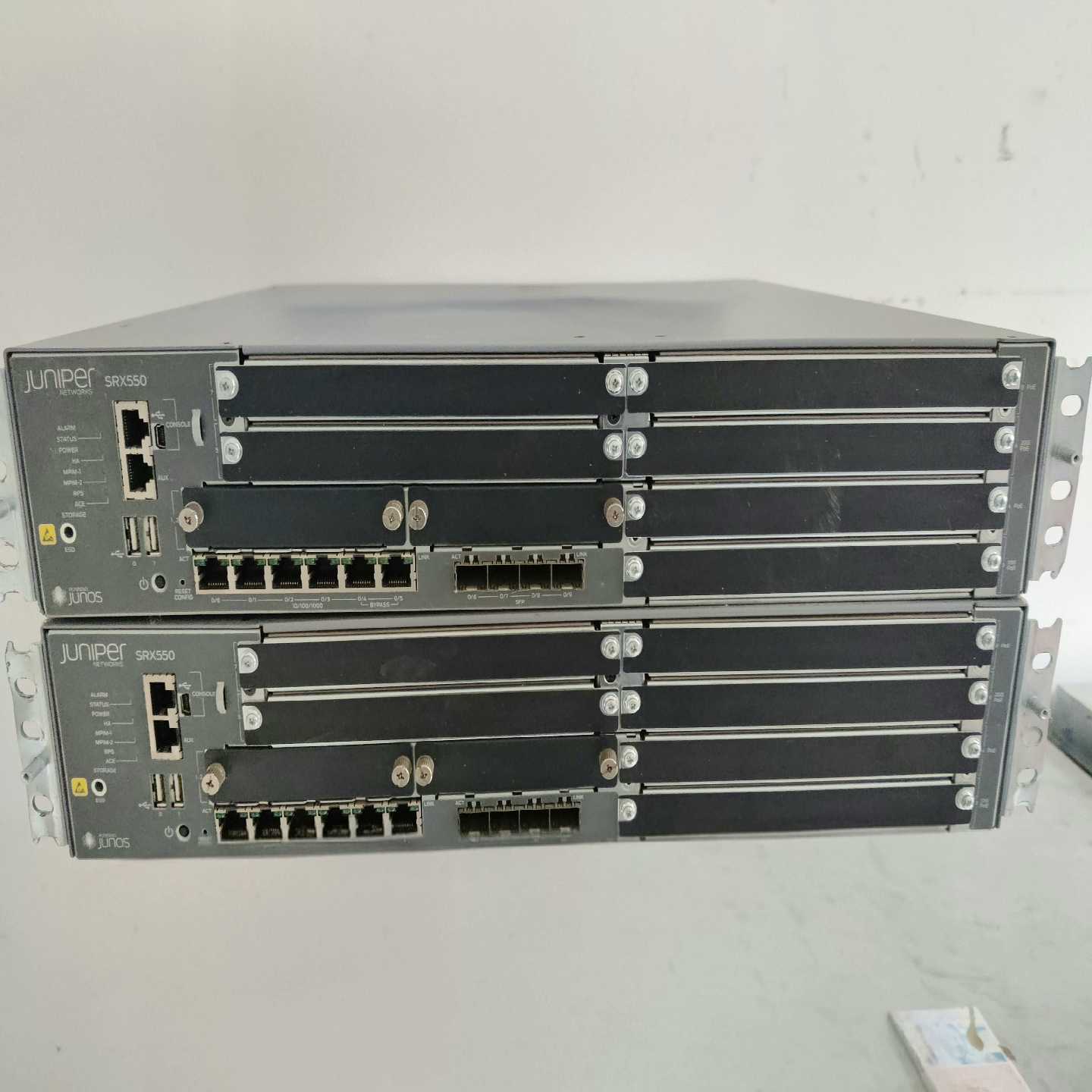 Juniper詹博SRX550防火墙 6个千兆电口 4个sf【鑫鑫商铺】
