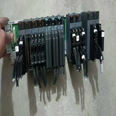 三菱Q系列定位模块，型号QD75D4N，有2个，九成新，功能--议价