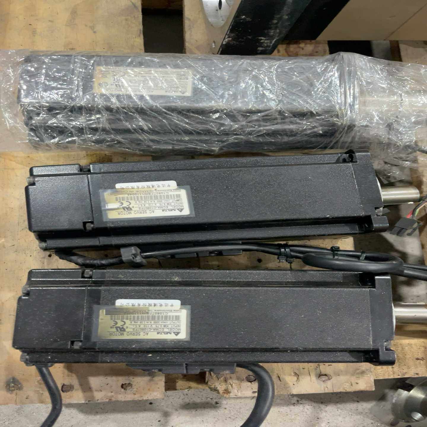 台达750W伺服电机ECMA-C10807FS两个。ECMA（佳毅工控）