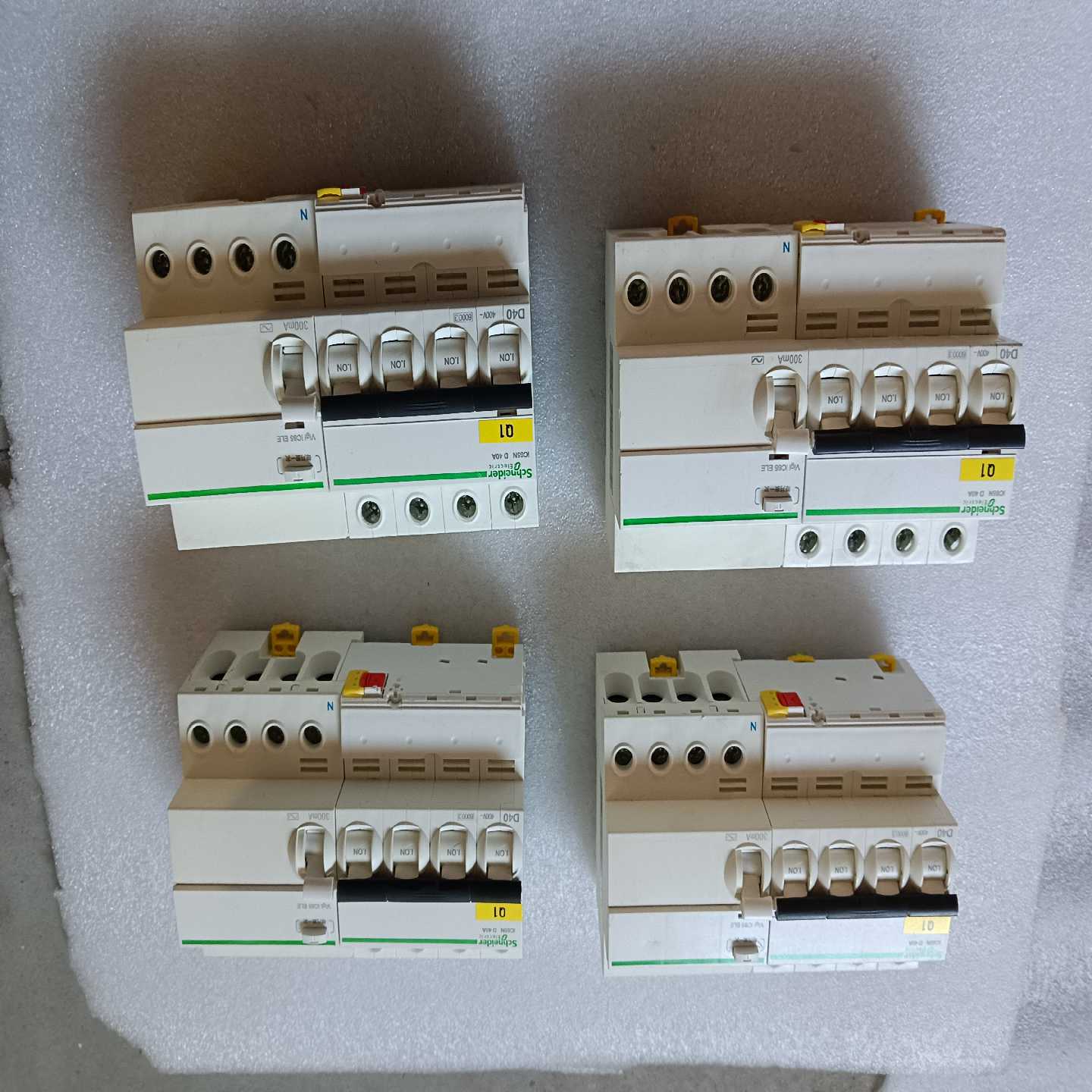 原装正品施小型断路器带，440，成色如图，功能正常需询价