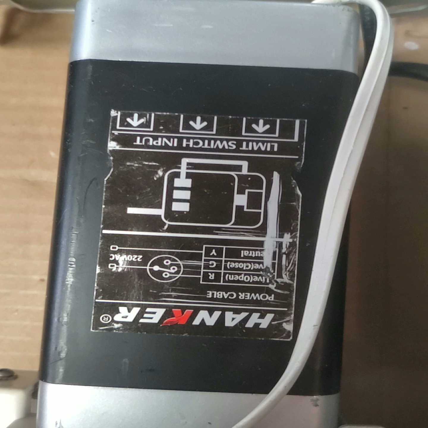 议价二手拆机，窗帘电机。上面有型号，共4台老板自己看。议