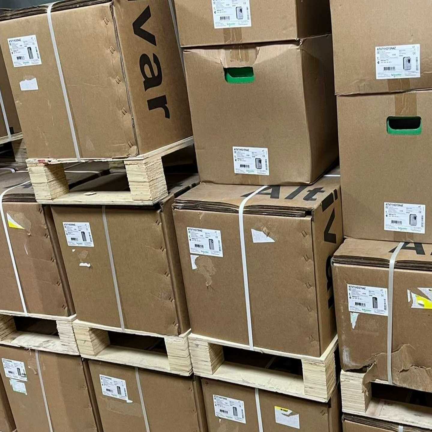 ATV71HD30N4Z  ATV71HD37N4Z  AT~询价