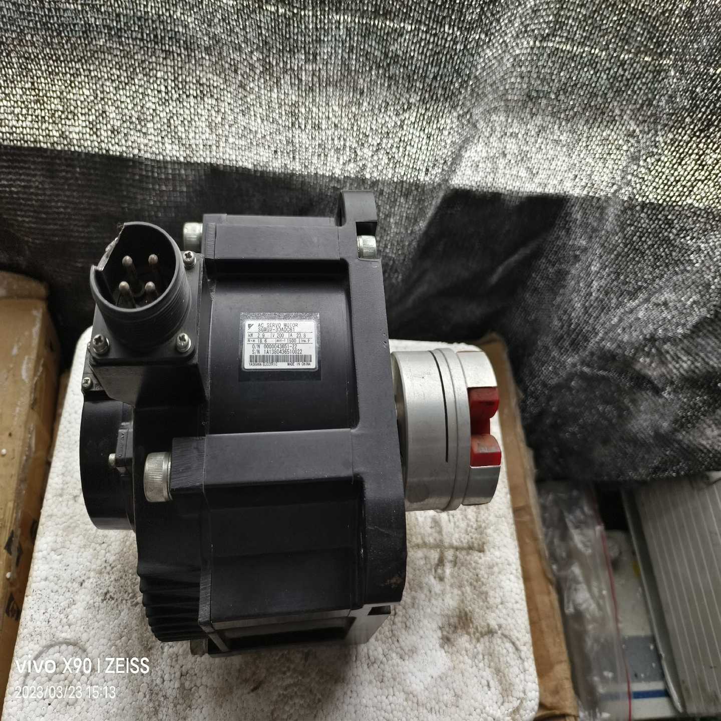 议~(议价)安川SGMGV-30ADC61伺服电机实物拍