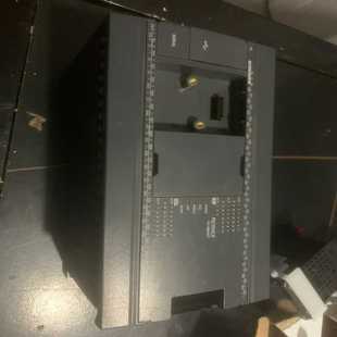 九成新如图 议 N60AT 型号KV 只 基恩士PLC